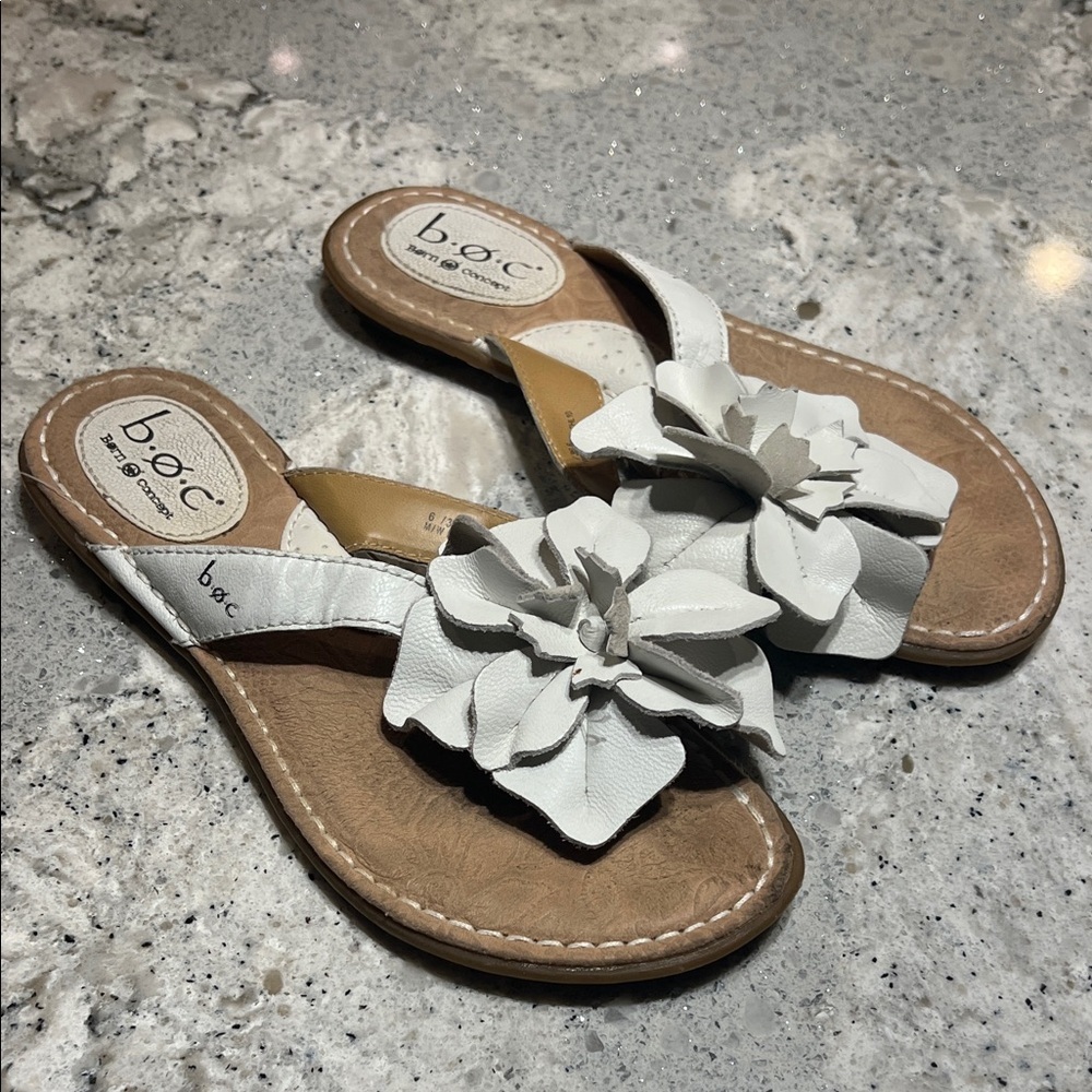 b.o.c. Women's Tan and White Floral Sandals Size 6